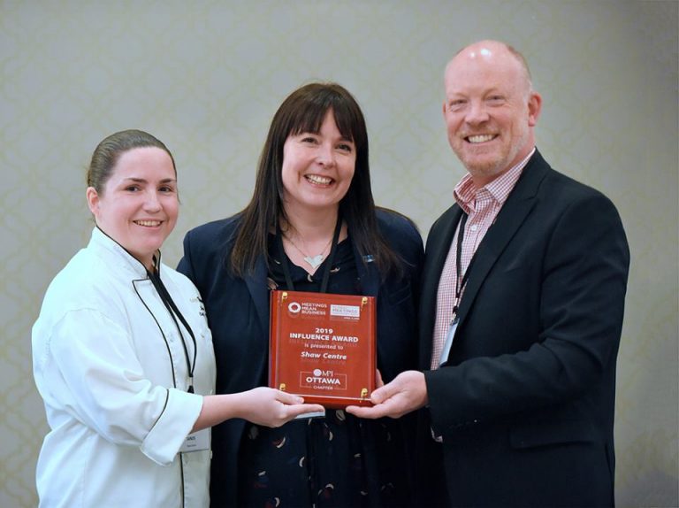 employees receiving award