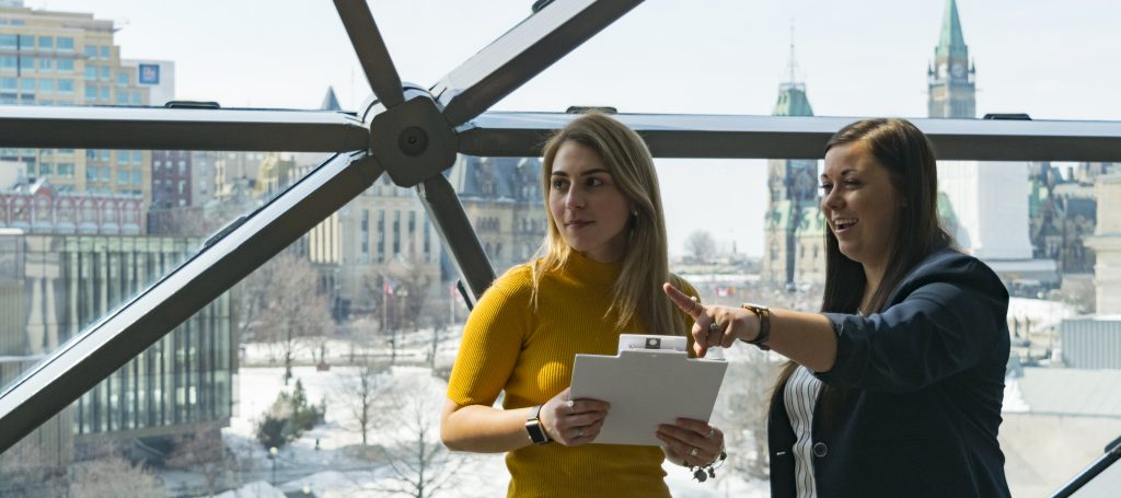 Event Manager pointing with client